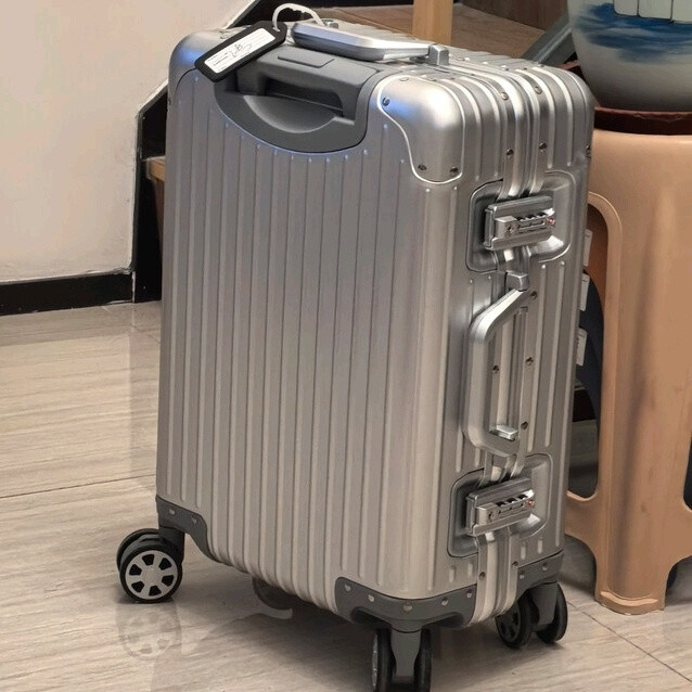 世界地理铝镁合金行李箱：抗造能装的出行硬货