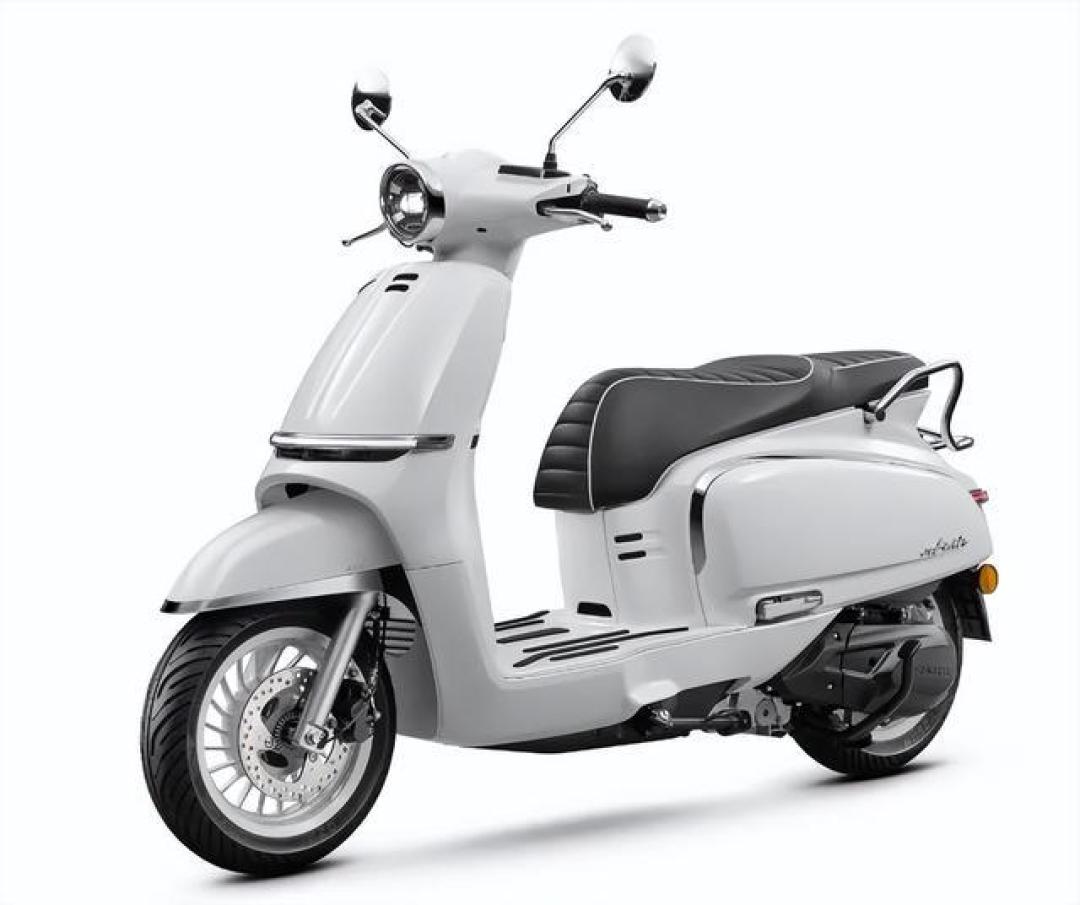 春风150aura复古踏板11980元起售自研水冷引擎配置争议挑战本田pcx