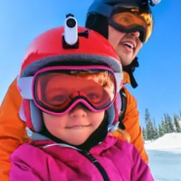 2025滑雪第一视角拍摄设备推荐：Insta360 GO 3S轻巧登场