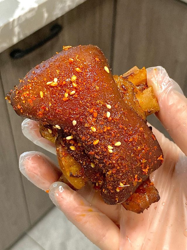 软糯外酥烤猪蹄制作方法