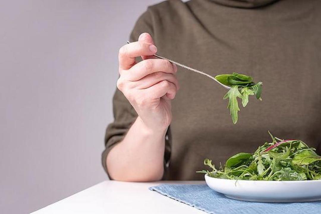 素食半年反致脂肪肝恶化!专家:清汤寡水比肥胖更伤肝