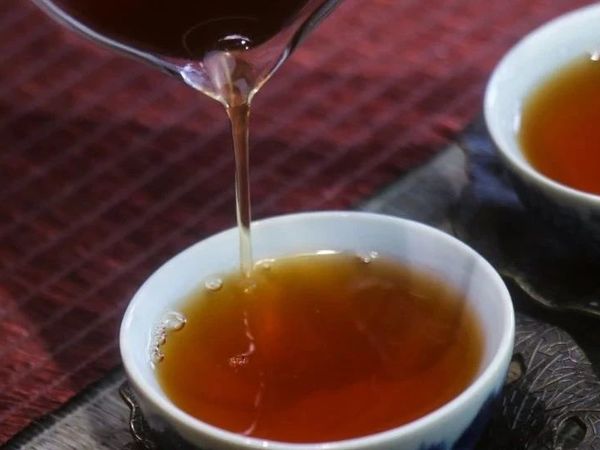 陈香与活性的精妙平衡：优质陈年武夷岩茶的品鉴之道