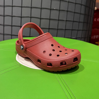 Crocs 卡骆驰经典洞洞鞋：夏日时尚舒适之选