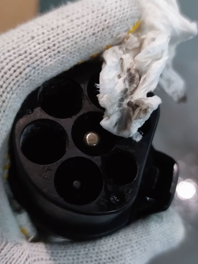 沪上而来的小鹏充电桩有多脏？客户放弃120米十平方线便宜了物业？