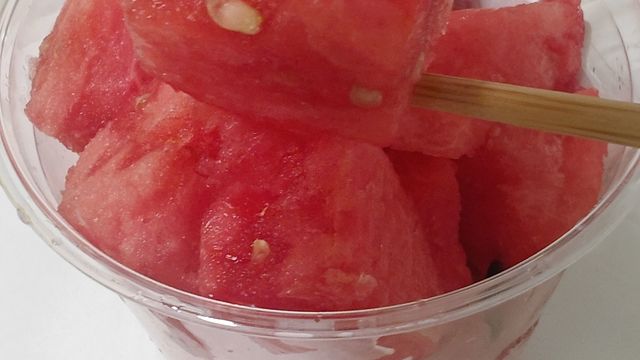 炎炎夏日，来杯原切西瓜，做一个开心的“吃瓜群众”