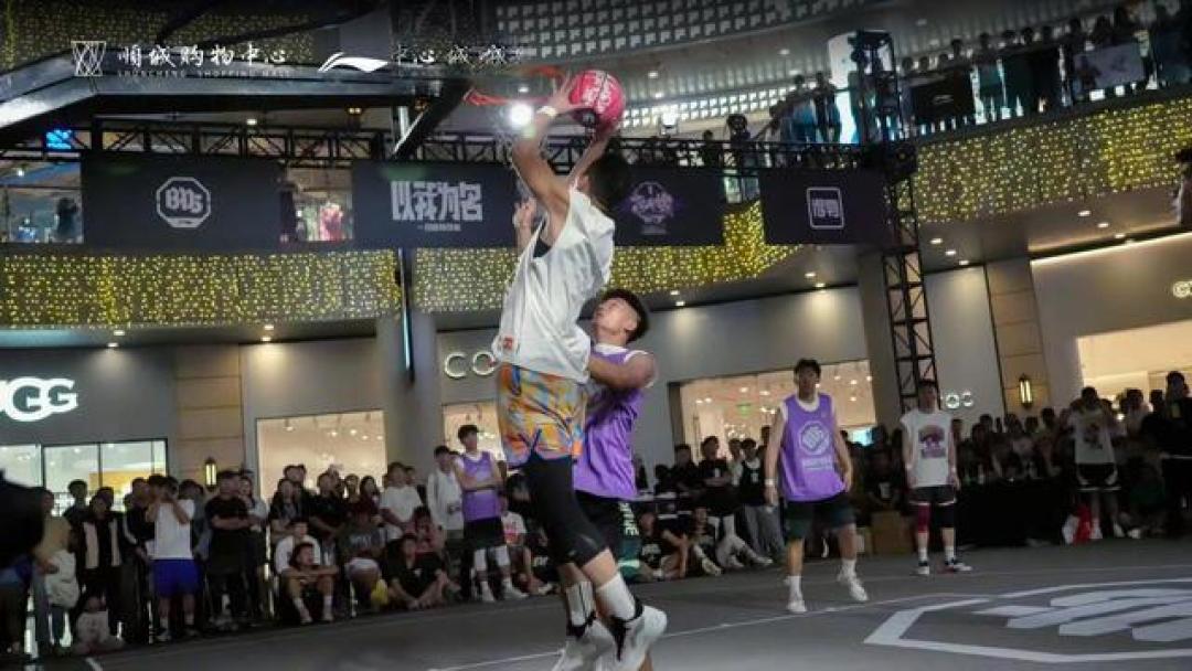 拉塞尔空降街球霸王昆明站 百分大战点燃中西篮球文化碰撞