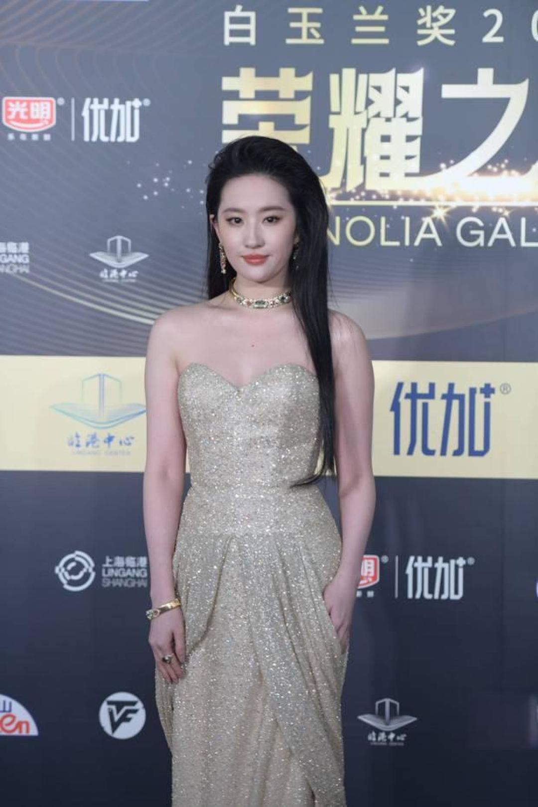 2025白玉兰红毯突围战:生图时代明星松弛感与多元审美成赢家
