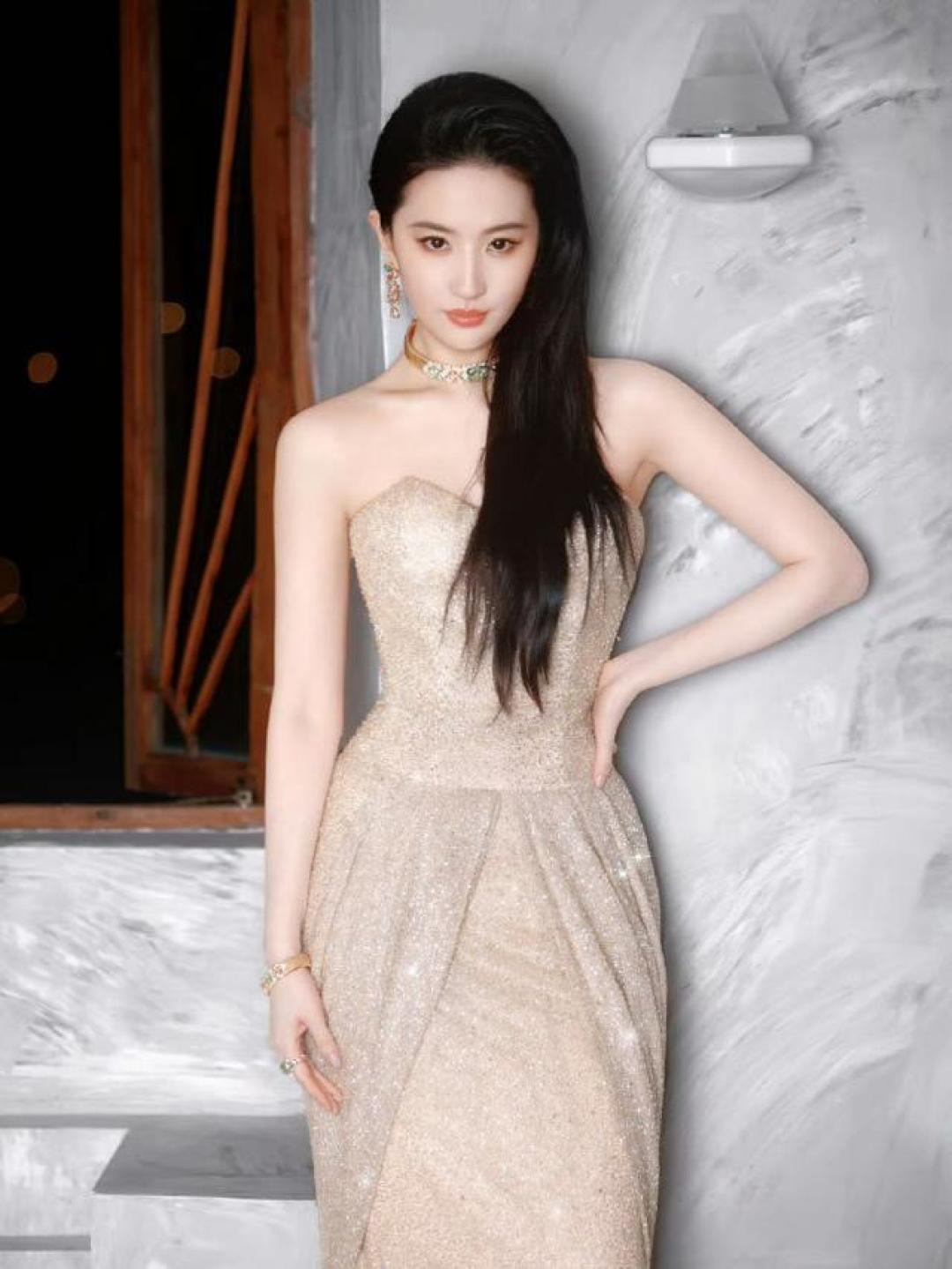 2025白玉兰红毯突围战:生图时代明星松弛感与多元审美成赢家