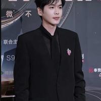 白玉兰红毯上演审美突围与创作觉醒：造型重构折射影视产业新浪潮