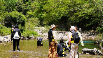 治愈内耗的王炸方式！山野溯溪才是成年人的“电子榨菜”