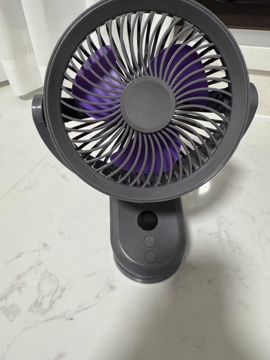 - 多档风速调节:部分产品如能适小风扇2025新款拥有100档无级调节