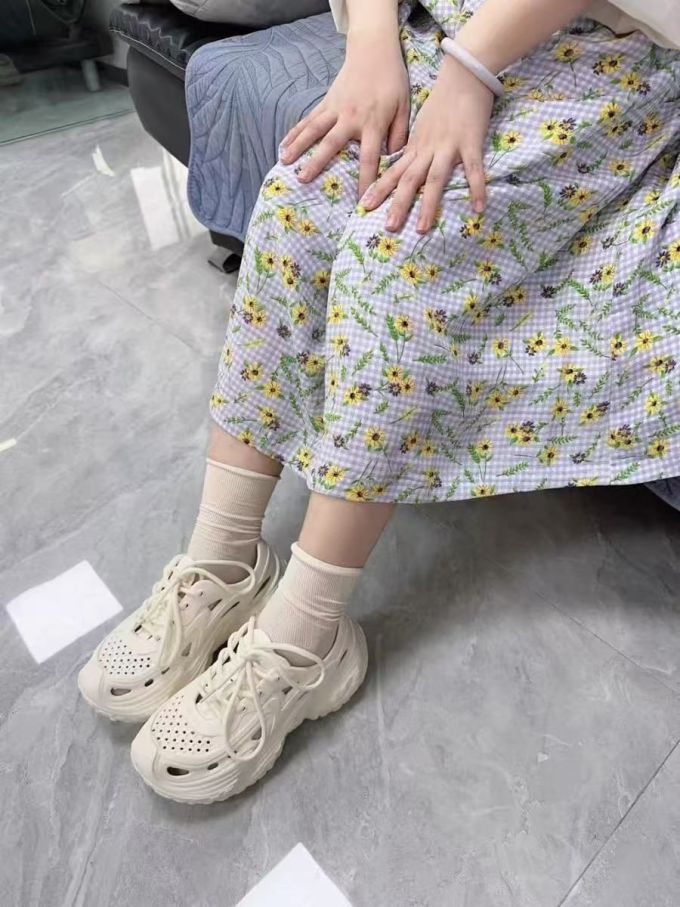 星期六女士凉鞋