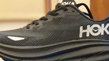 HOKA ONE ONE Clifton 9：防水透气的全能跑鞋