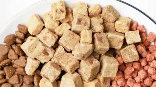 618必囤！麦富迪冻干双拼粮：肉粒多到像在喂零食！‌