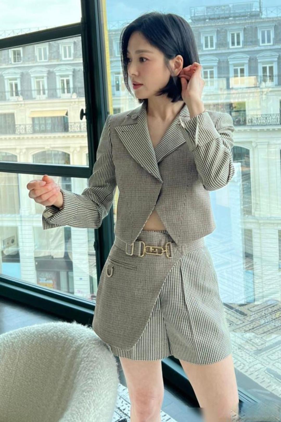 宋慧乔仿妆进阶指南：矛盾美学的平衡术与眼唇妆黄金搭配法则