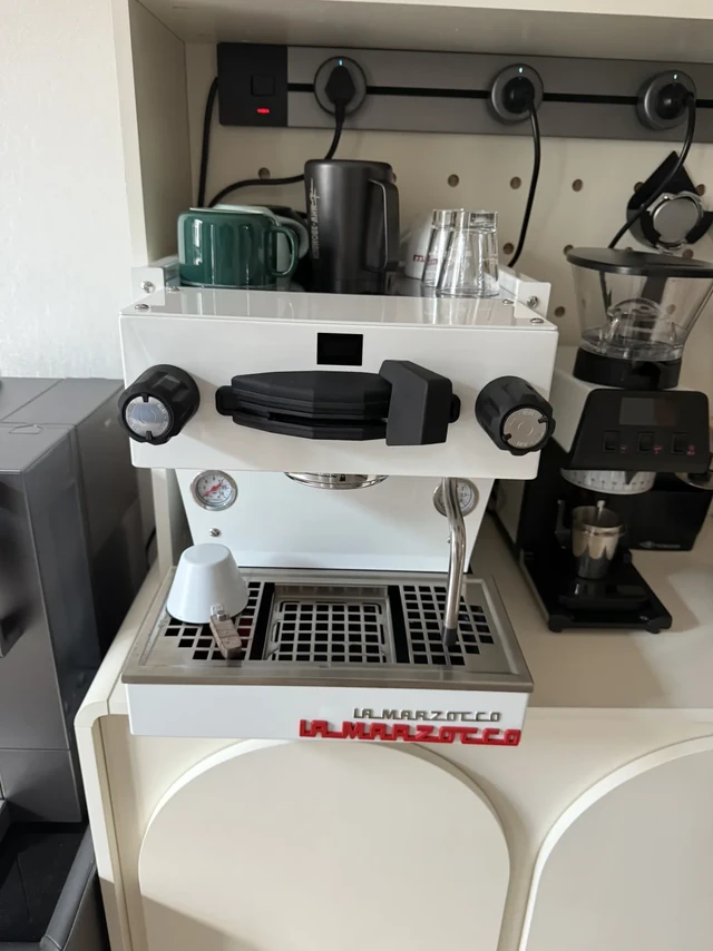 #辣妈咖啡机 #lamarzocco咖啡机
辣妈的「咖啡仪式感」来自它们|La Marzocco Linea MiniR + Pico 使用体验 ☕💡
在快节奏的生活中,我始终坚持留给自己“一杯好