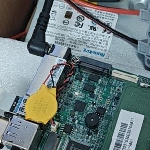 自组 NAS 从 BIOS 兼容到机箱风道的「最小化方案」