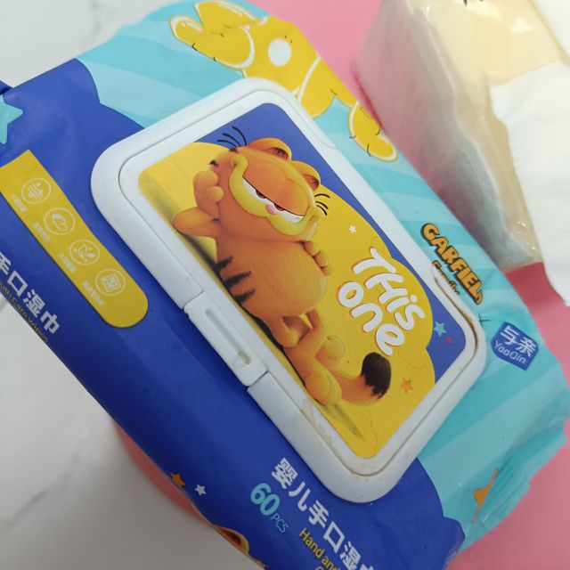与亲&加菲猫婴幼儿手口湿巾，用着还蛮方便的
