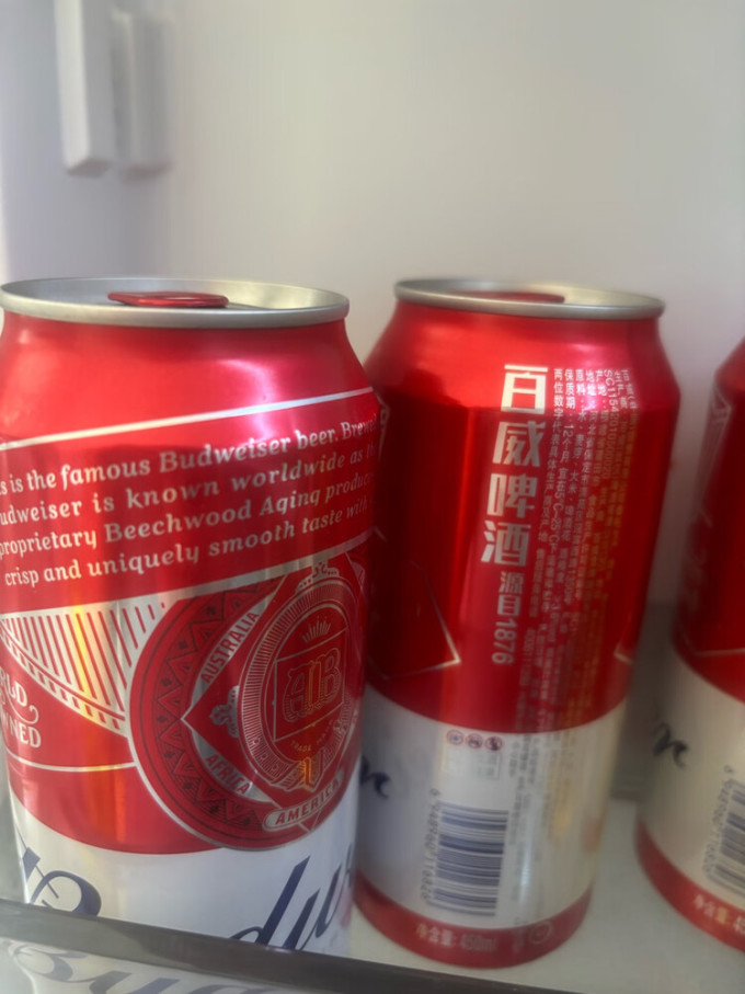 冰箱里码着百威红罐的瞬间,感觉握住了「经典啤酒精髓」