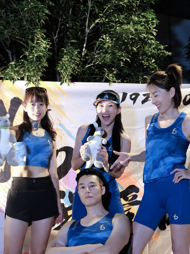 海蓝渐变背心，清爽夏日跑步首选