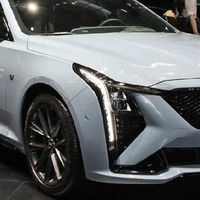 豪华家轿跌至18万，长近5米，配纵置2.0T+10AT+后驱，比电车划算