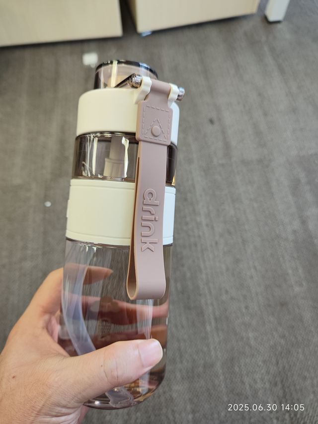 吸管杯的安全感设计