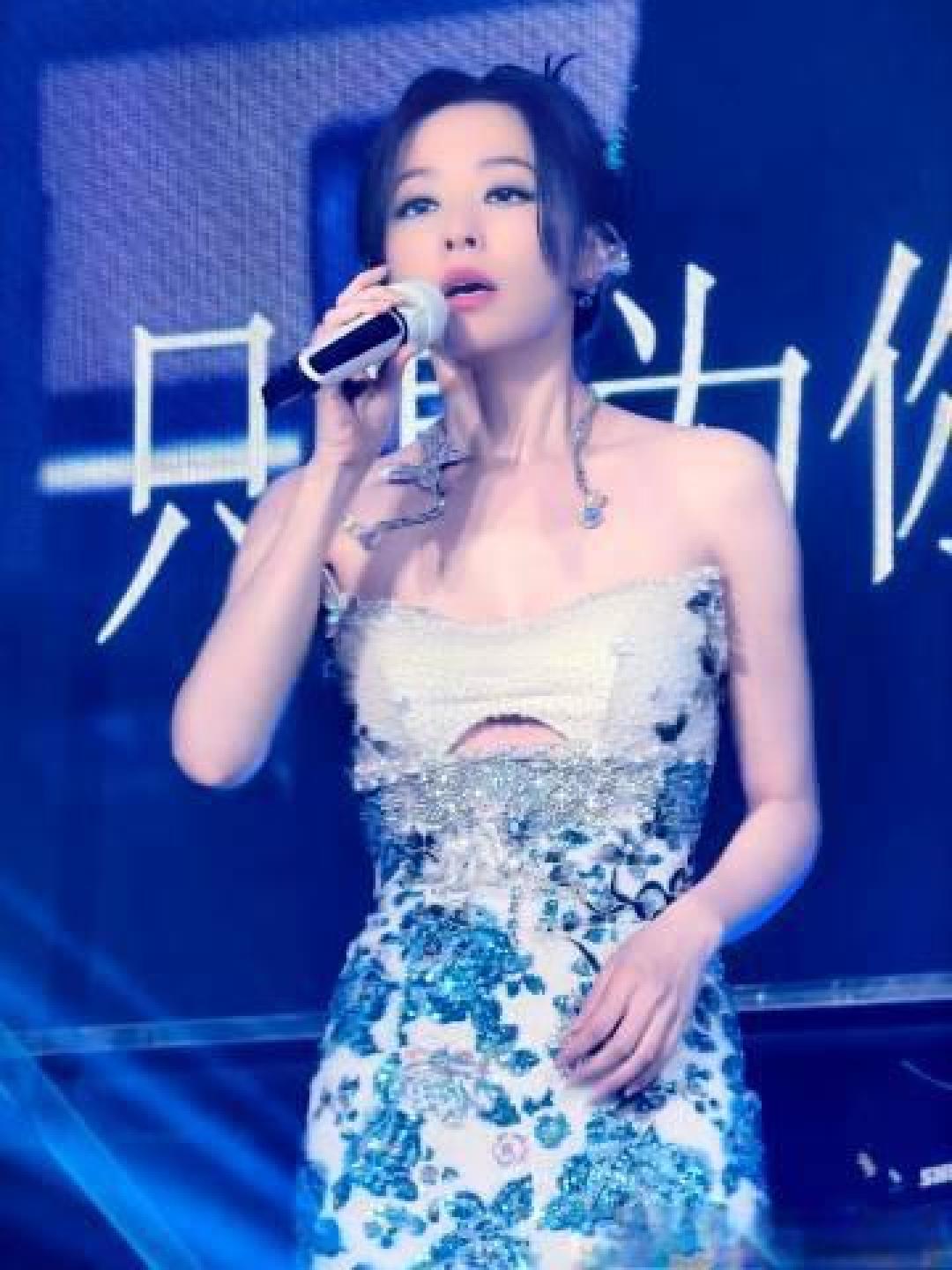 张靓颖清唱天下无双穿透二十年时光 海豚音公主蜕变音乐匠人