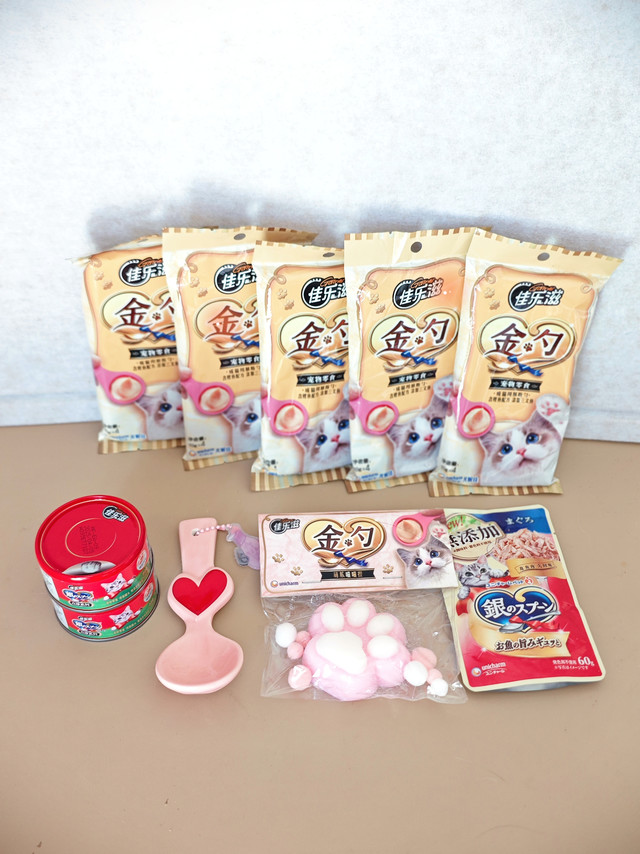 你争我抢的一勺又一勺，吃完都乖乖休息了🐱