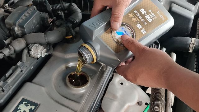 灰壳涮锅当清洗油改加胜牌你敢信？