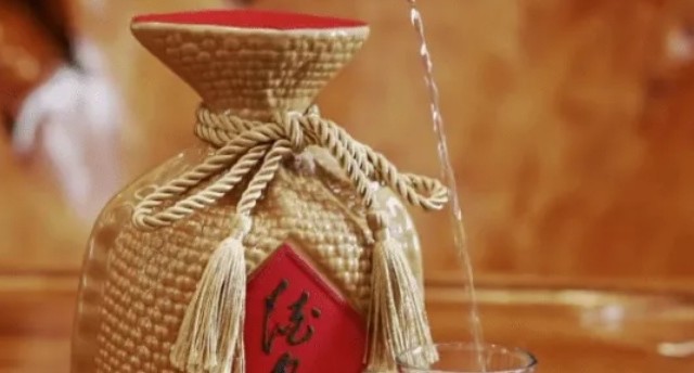 200亿的胖东来能不能“带飞”酒鬼酒