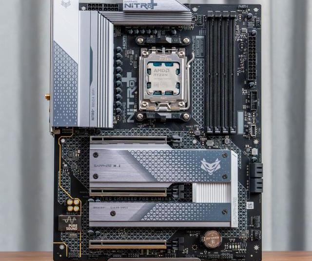 AMD终于有高颜值大板！蓝宝石 NiTRO+ 氮动 B850A WIFI