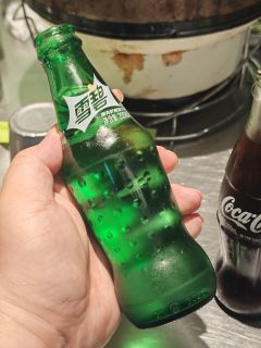 雪碧200ml玻璃瓶直接畅饮也是非常痛快