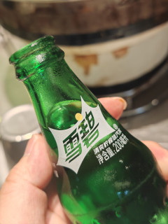 雪碧200ml玻璃瓶直接畅饮也是非常痛快