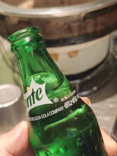 雪碧200ml玻璃瓶直接畅饮也是非常痛快