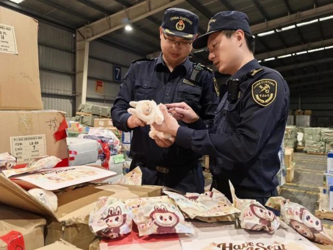 北京海关截获近万假LABUBU潮玩,AI审图破近年最大侵权走私案