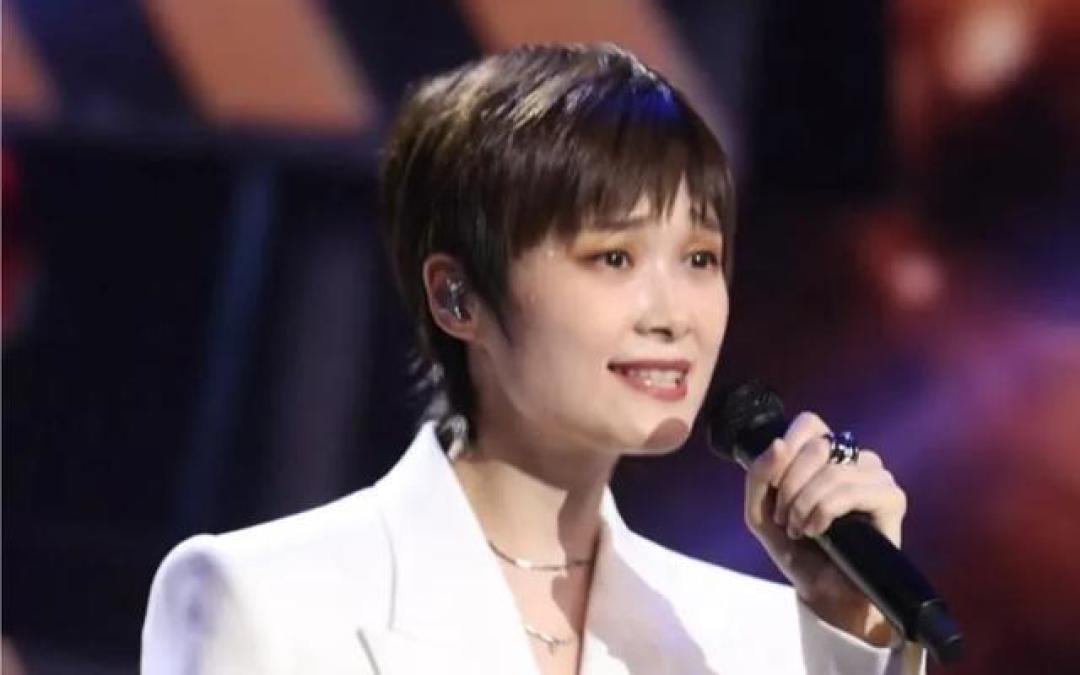 李宇春拒代言锤子手机背后：四川方言“锤子”惹尴尬 罗永浩改推坚果化解歧义