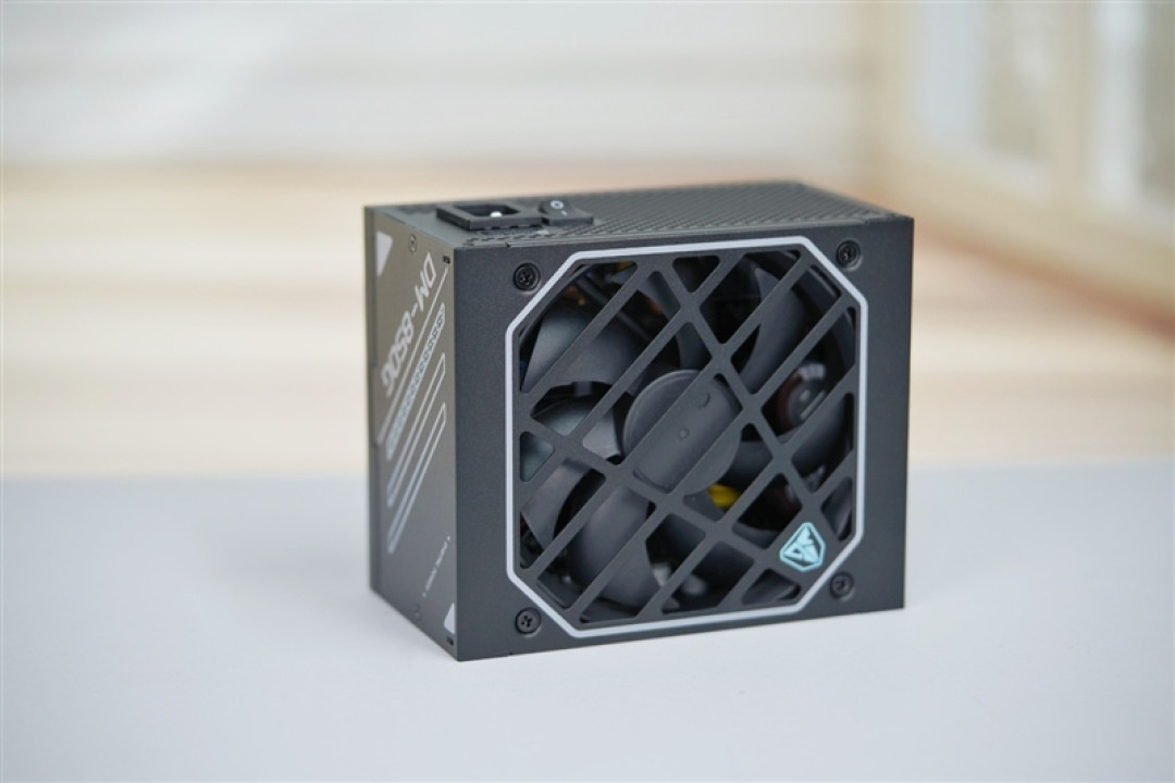 鑫谷数智金牌DM-850G电源评测：双MCU芯片加量不加价！12V输出平稳极限负载超1000W