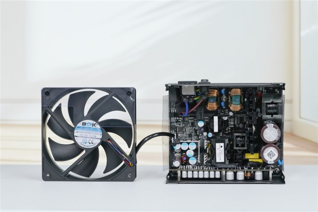 鑫谷数智金牌DM-850G电源评测：双MCU芯片加量不加价！12V输出平稳极限负载超1000W