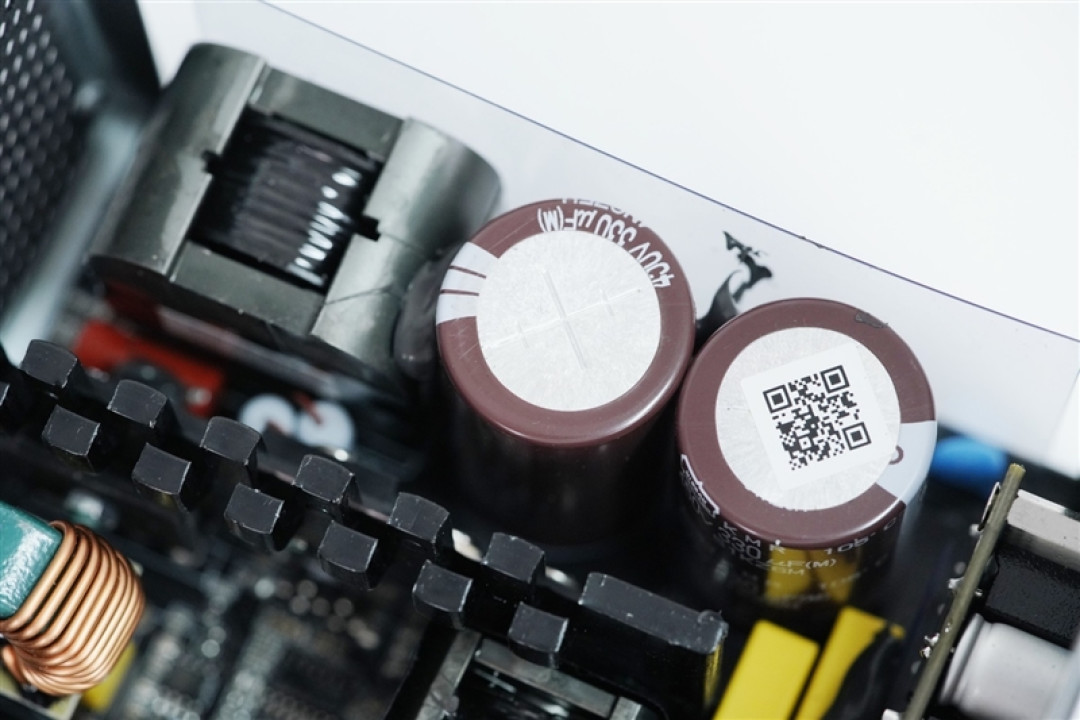 鑫谷数智金牌DM-850G电源评测：双MCU芯片加量不加价！12V输出平稳极限负载超1000W