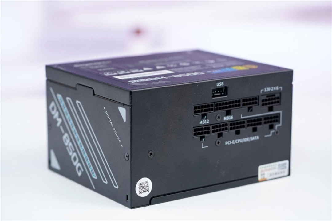 鑫谷数智金牌DM-850G电源评测：双MCU芯片加量不加价！12V输出平稳极限负载超1000W