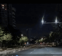 极限刹停！疑似“华为系”车触发AEB，从阴影“捞”回一条真狗命