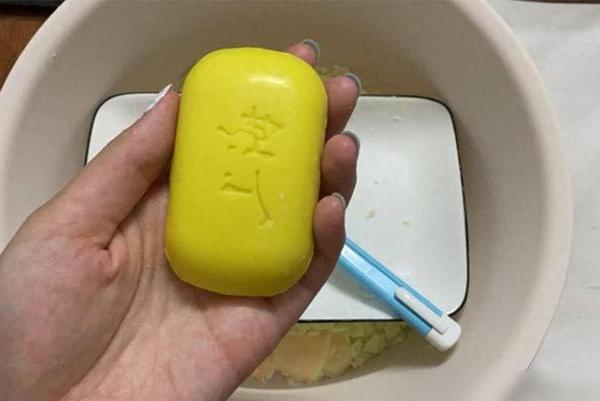 上海一女子用“硫磺皂”洗头，坚持半年后，出现了这4个变化