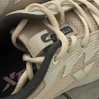 好货运动特步跑步鞋：轻盈透气设计