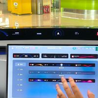 小米新品汽车小米YU7是一款定位中大型的纯电SUV