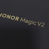 荣耀Magic V2：轻薄折叠屏的突破