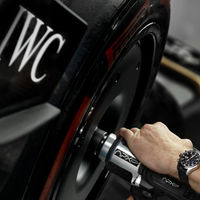 《F1:狂飙飞车》：IWC万国表的顶级跨界营销