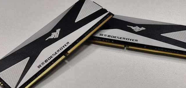 DDR4后时代的荣光，毁灭者-战舰PUY16GX2 4000 C18 CJR内存条实测