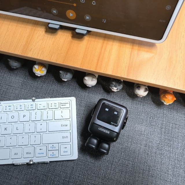 被萌翻的充电体验：绿联Q湃快充，让充电变得有趣