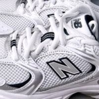 New Balance复古跑鞋：运动与时尚兼备