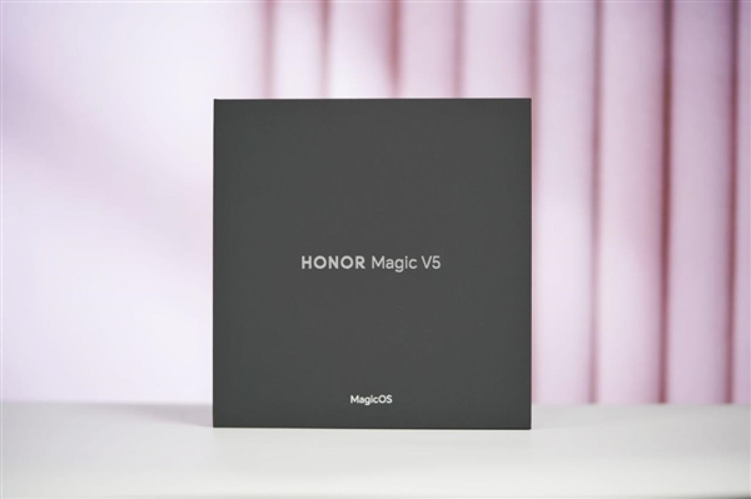 史上最轻薄的大折叠!荣耀Magic V5图赏